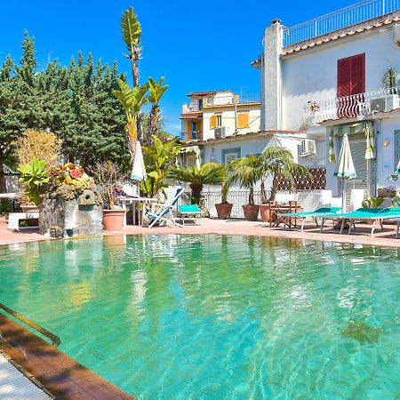 Charme Hotel La Villa Tina อีสเกีย ภายนอก รูปภาพ