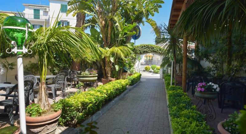 Charme Hotel La Villa Tina อีสเกีย ภายนอก รูปภาพ