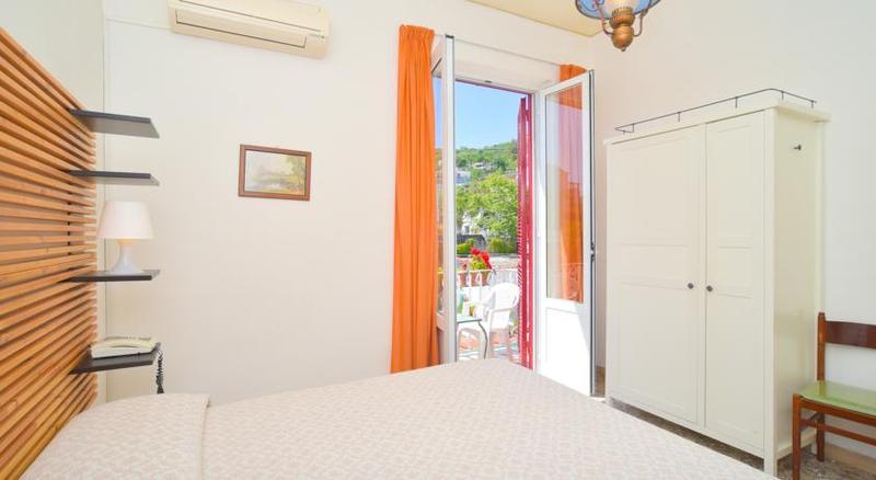 Charme Hotel La Villa Tina อีสเกีย ภายนอก รูปภาพ