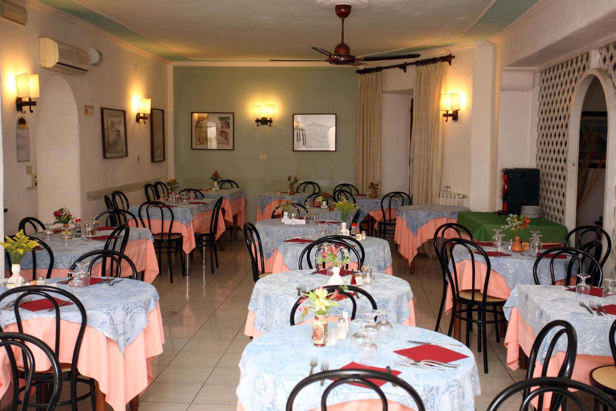 Charme Hotel La Villa Tina อีสเกีย ภายนอก รูปภาพ