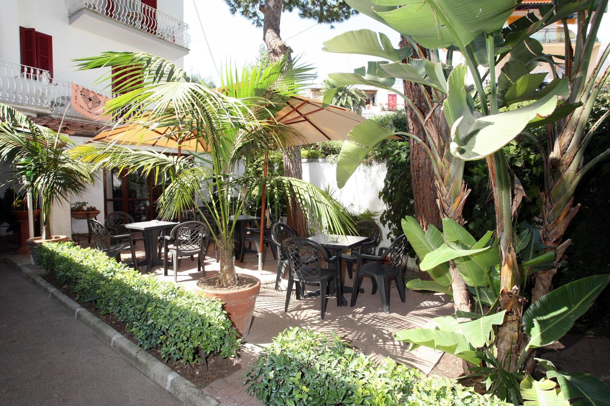 Charme Hotel La Villa Tina อีสเกีย ภายนอก รูปภาพ