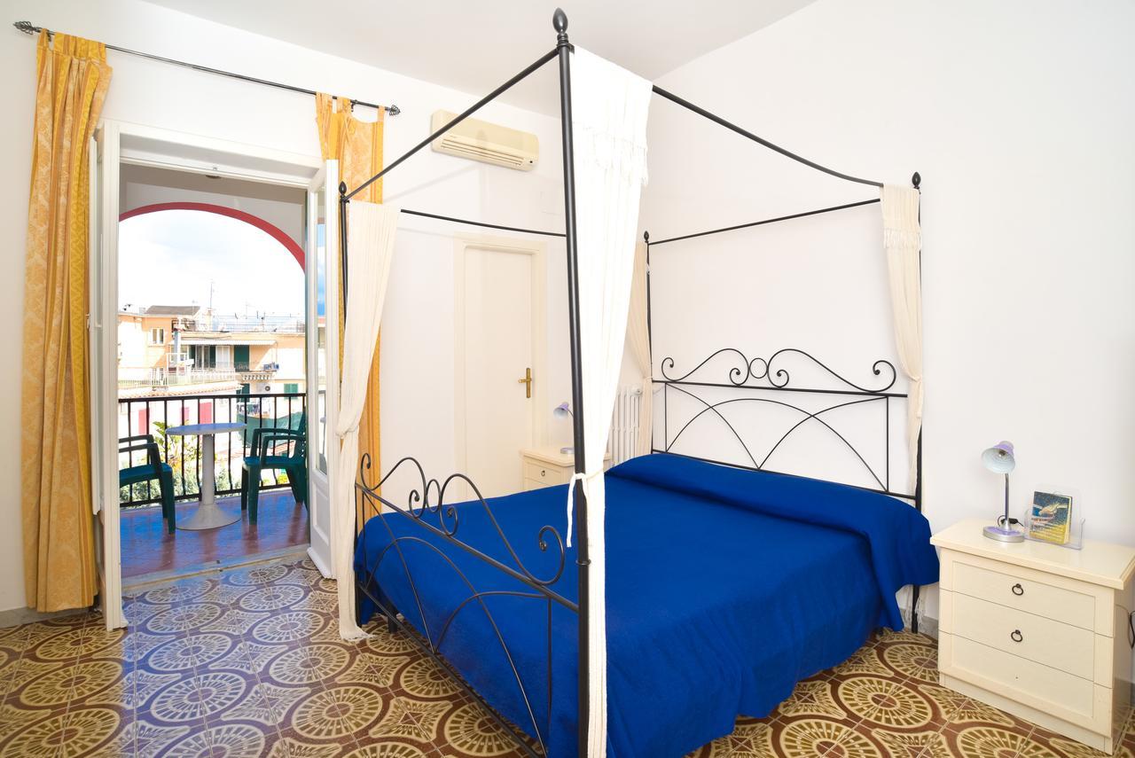 Charme Hotel La Villa Tina อีสเกีย ภายนอก รูปภาพ