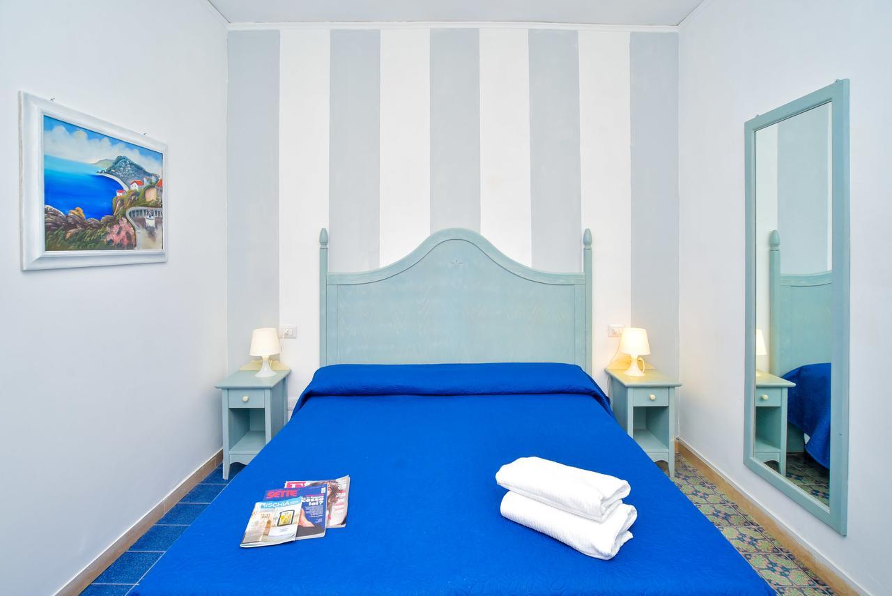 Charme Hotel La Villa Tina อีสเกีย ภายนอก รูปภาพ