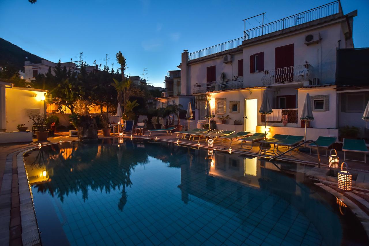 Charme Hotel La Villa Tina อีสเกีย ภายนอก รูปภาพ