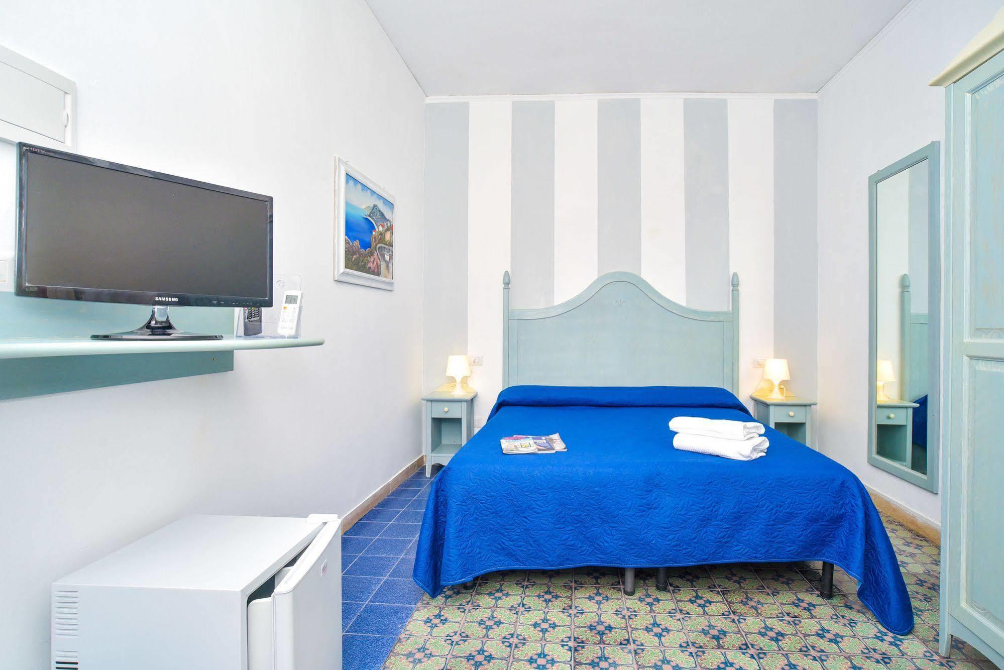 Charme Hotel La Villa Tina อีสเกีย ภายนอก รูปภาพ